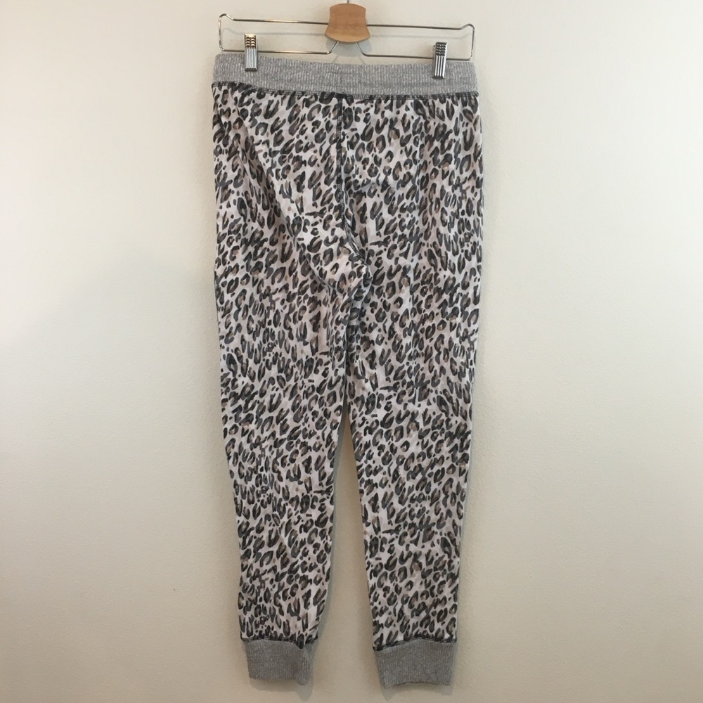 Leopard Print Pajamas Set - Picture 2 of 9